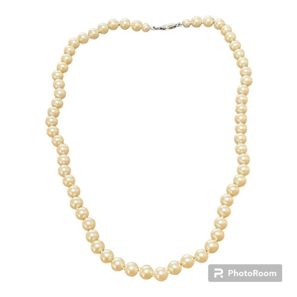 VINTAGE yellow pearl necklace